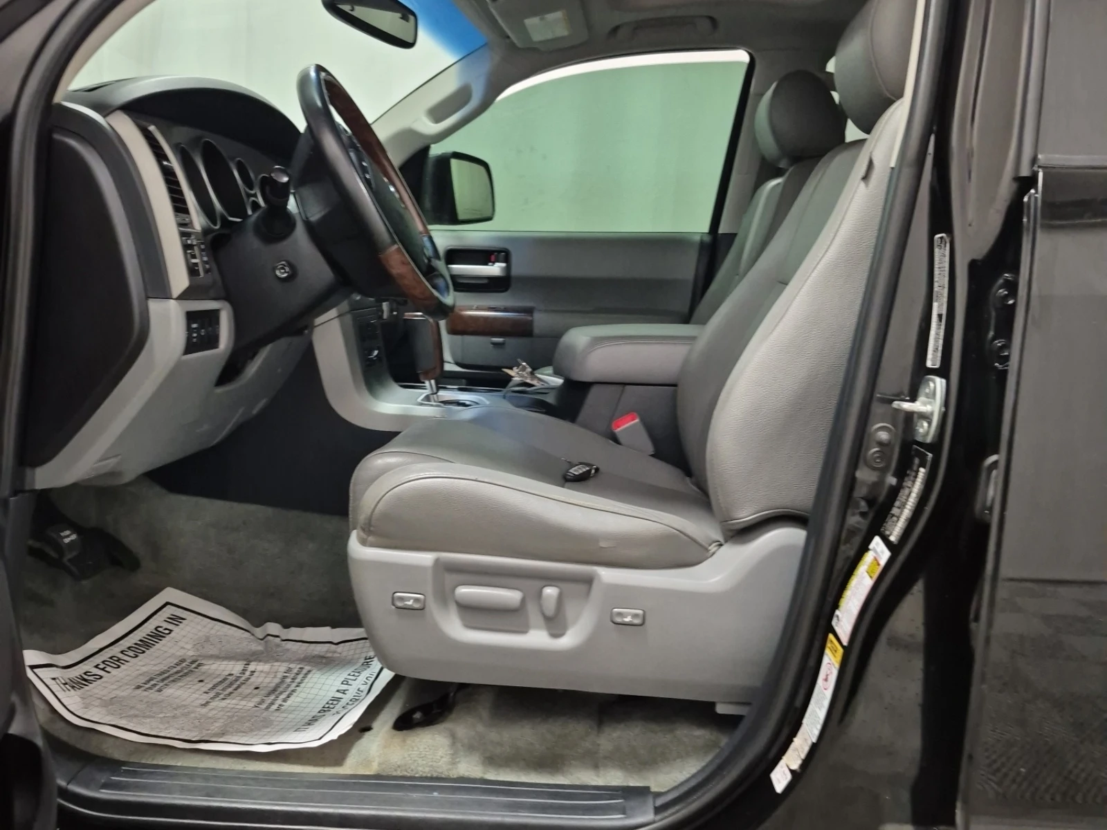 Toyota Sequoia PLATINIM * 4WD * 7 МЕСТА * БЕЗ ИНЦИДЕНТИ * , снимка 5 - Автомобили и джипове - 55196295