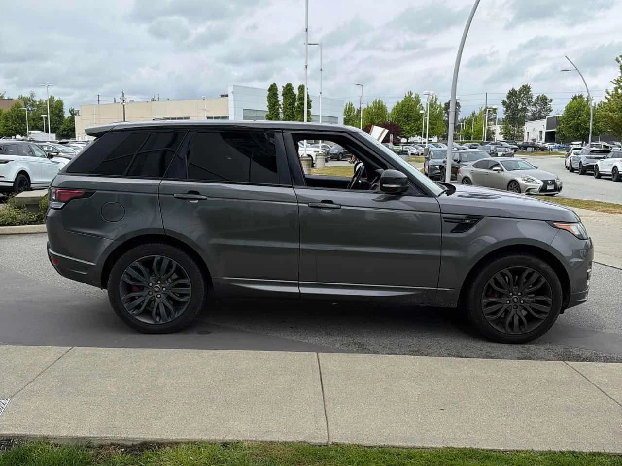 Land Rover Range Rover Sport  V6 HST LE / СЕРВИЗНА ИСТОРИЯ  / ЦЕНА ДО БЪЛГАРИЯ, снимка 4 - Автомобили и джипове - 55281682