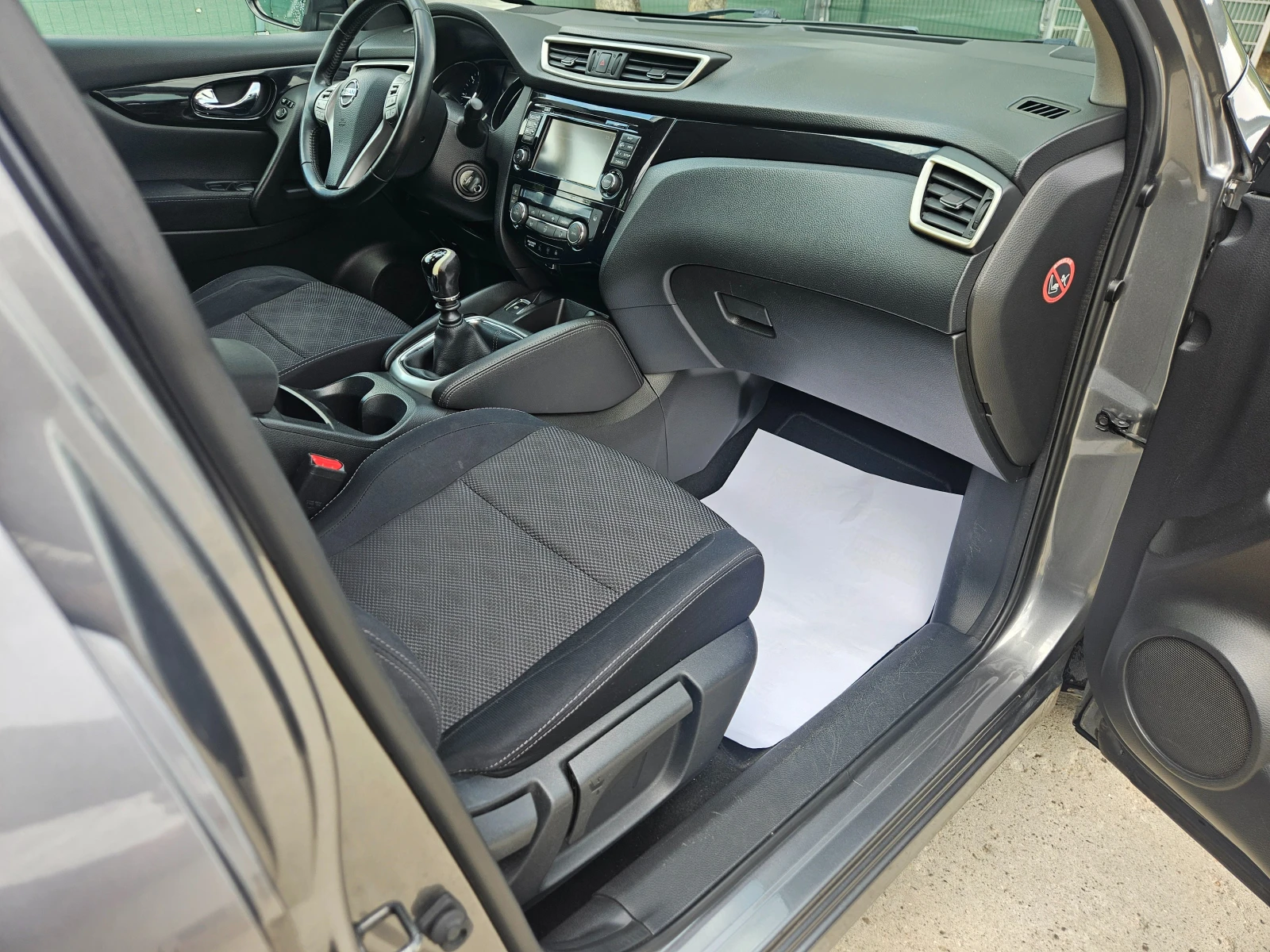Nissan Qashqai 1.5 DCI, снимка 8 - Автомобили и джипове - 55314047
