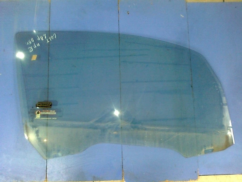 стъкло странично предно дясно за Мицубиши Колт (4)