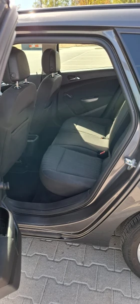 Opel Astra Sports Tourer ГАЗ, снимка 6