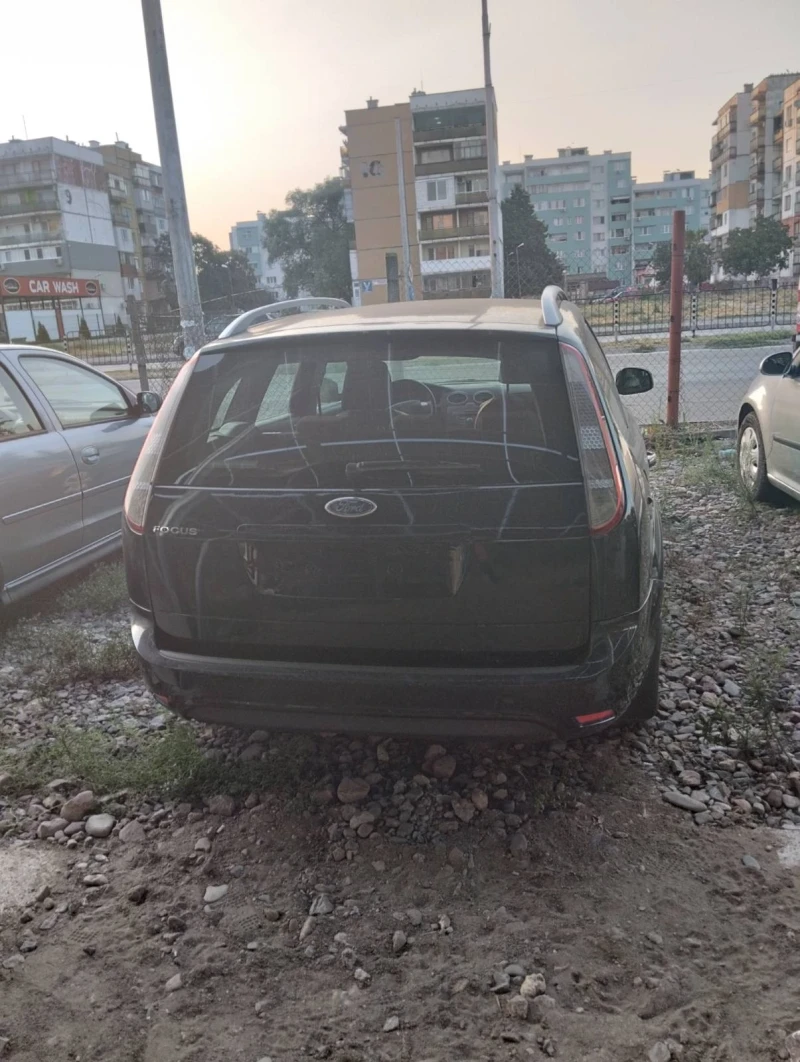 Ford Focus 1.4i, снимка 4 - Автомобили и джипове - 47145268