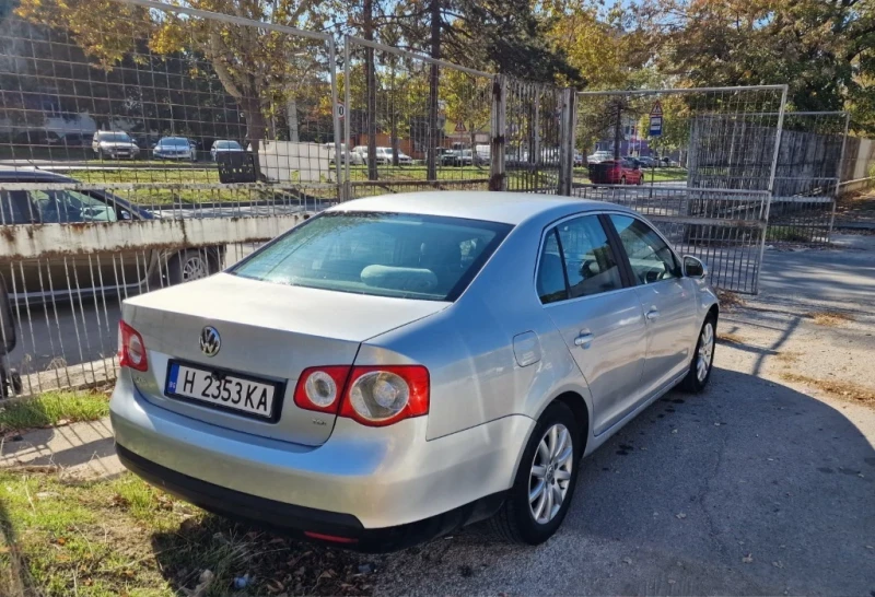 VW Jetta, снимка 6 - Автомобили и джипове - 48817776