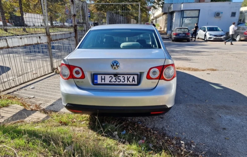 VW Jetta, снимка 5 - Автомобили и джипове - 48817776