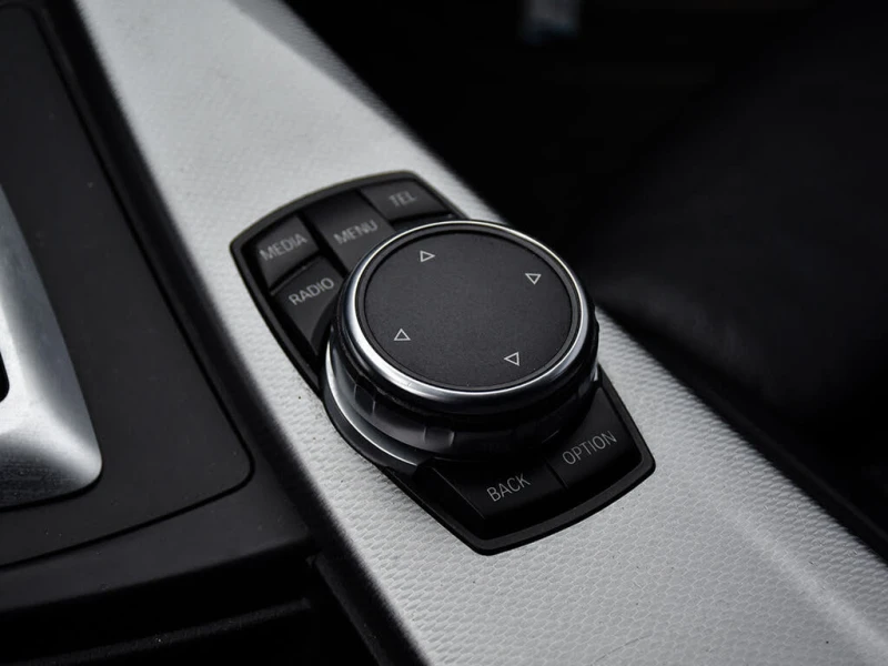 BMW 335 * АВТО КРЕДИТ* ЦЕНА ДО БГ * СЕРВИЗНА ИСТОРИЯ * , снимка 14 - Автомобили и джипове - 52595284