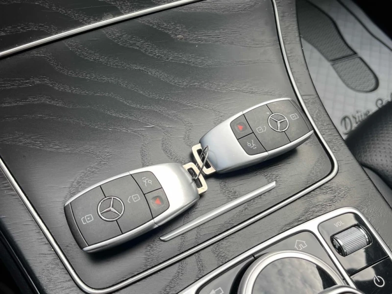 Mercedes-Benz C 300 * CARFAX * БЕЗ ПЪРВОНАЧАЛНА ВНОСКА, снимка 17 - Автомобили и джипове - 53182460