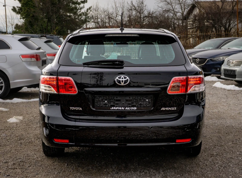 Toyota Avensis 1.8 бензин | Много добро състояние! С Гаранция! , снимка 5 - Автомобили и джипове - 53595231