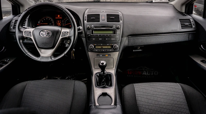 Toyota Avensis 1.8 бензин | Много добро състояние! С Гаранция! , снимка 8 - Автомобили и джипове - 53595231