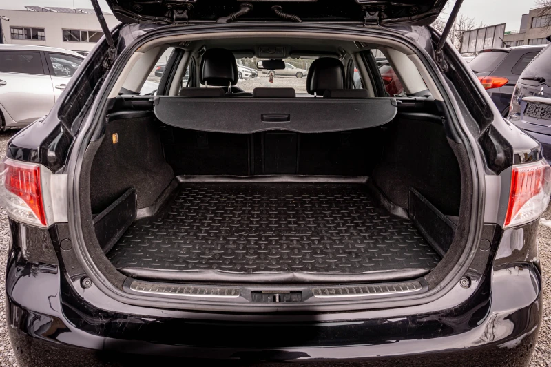 Toyota Avensis 1.8 бензин | Много добро състояние! С Гаранция! , снимка 13 - Автомобили и джипове - 53595231