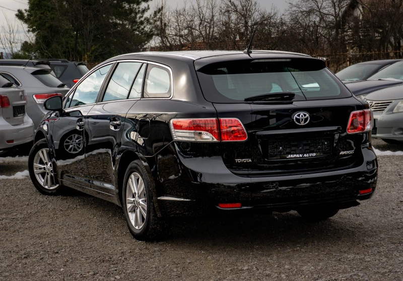 Toyota Avensis 1.8 бензин | Много добро състояние! С Гаранция! , снимка 6 - Автомобили и джипове - 53595231