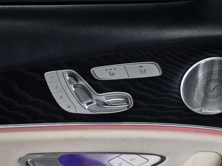 Mercedes-Benz E 350 No Accident l 4Matic l E350 l AMG l, снимка 16 - Автомобили и джипове - 53769861