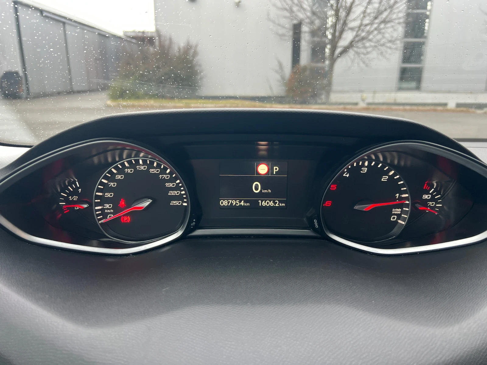 Peugeot 308 1.5 EAT8 - изображение 8