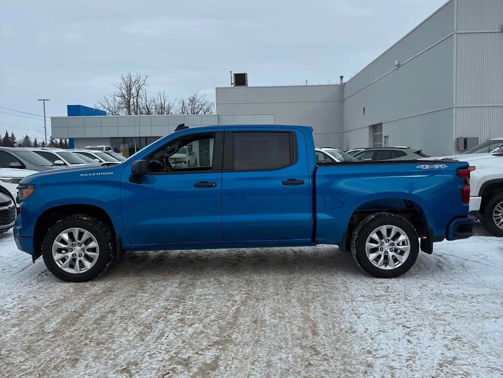 Chevrolet Silverado 2022 * CUSTOM * ОТ ПРЕДСТАВИТЕЛСТВО - изображение 3
