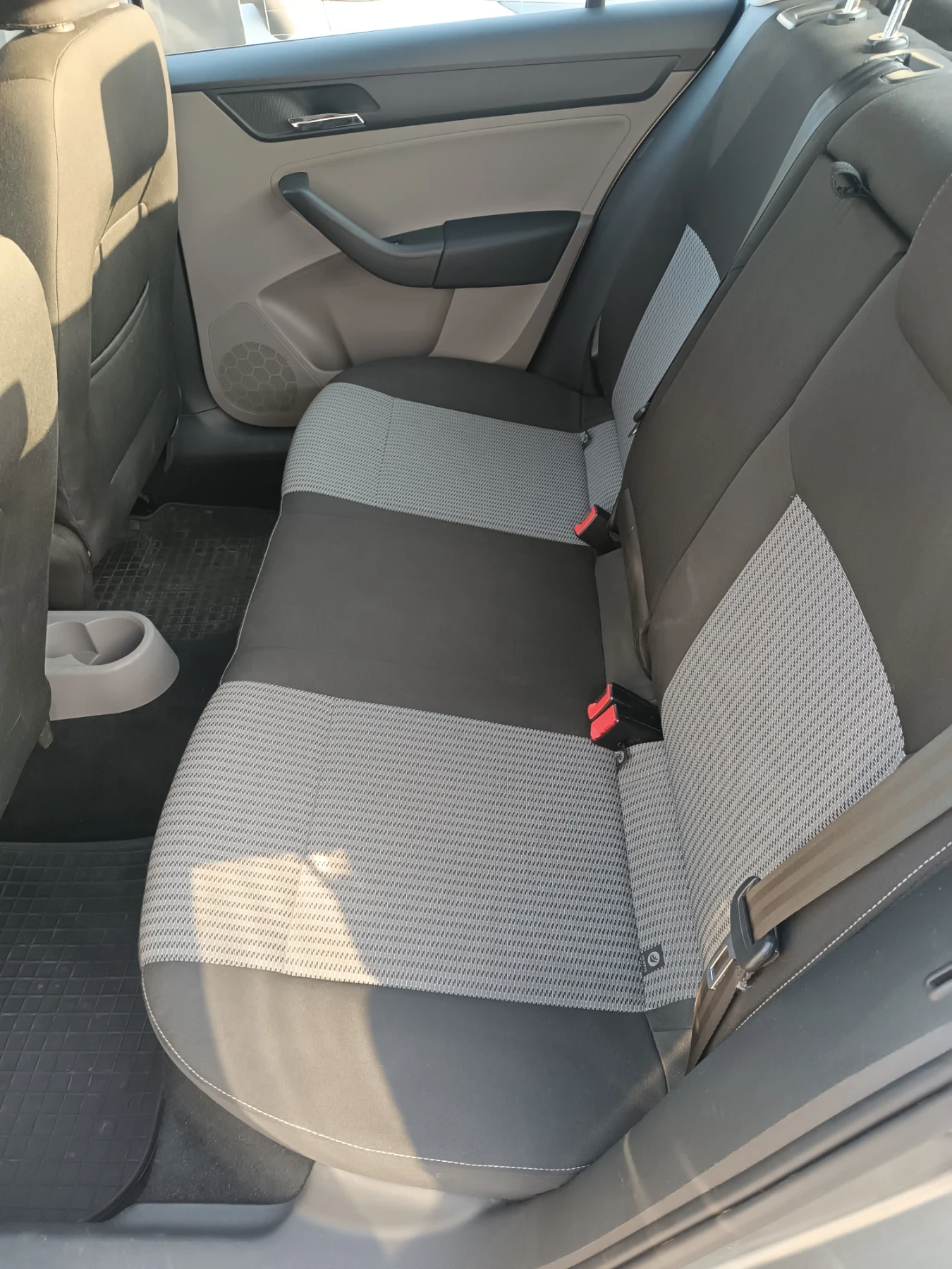 Seat Toledo 1, 2 TSI, 4 цилиндъра, ПЕРФЕКТЕН, ЛИЗИНГ , снимка 13 - Автомобили и джипове - 53872594