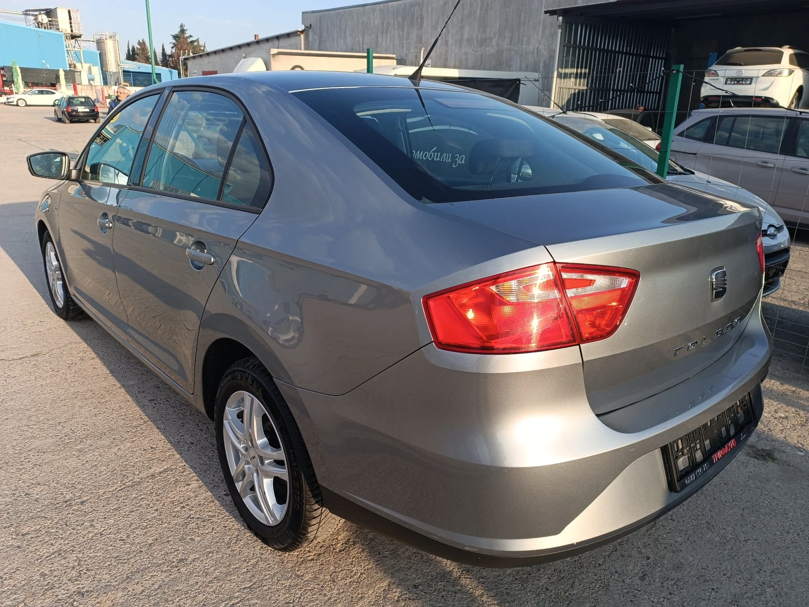 Seat Toledo 1, 2 TSI, 4 цилиндъра, ПЕРФЕКТЕН, ЛИЗИНГ , снимка 3 - Автомобили и джипове - 53872594