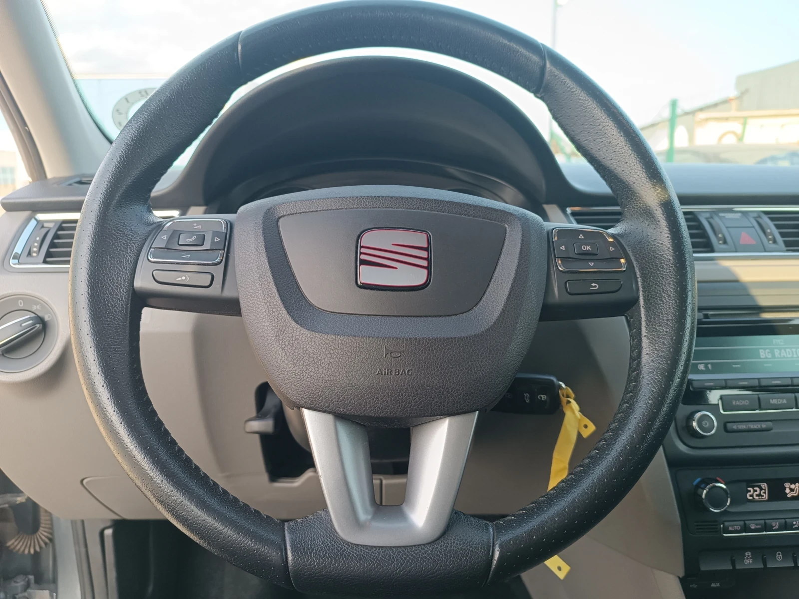 Seat Toledo 1, 2 TSI, 4 цилиндъра, ПЕРФЕКТЕН, ЛИЗИНГ , снимка 8 - Автомобили и джипове - 53872594