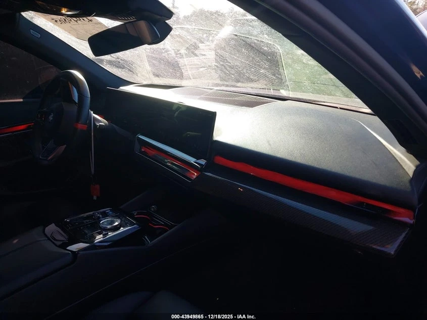 BMW i5 M60, снимка 5 - Автомобили и джипове - 53966234