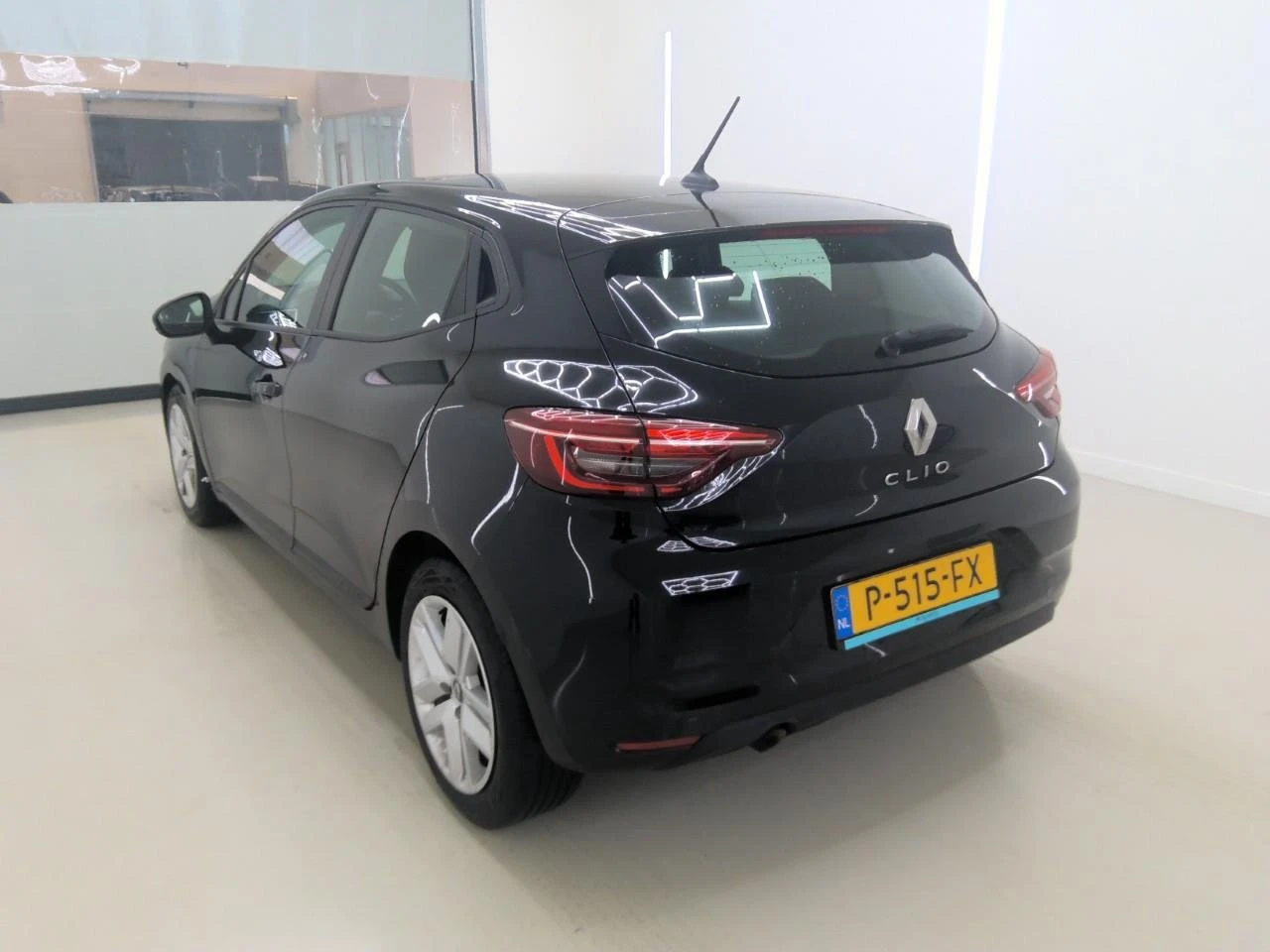 Renault Clio 1.0 Tce Zen, снимка 4 - Автомобили и джипове - 54217413
