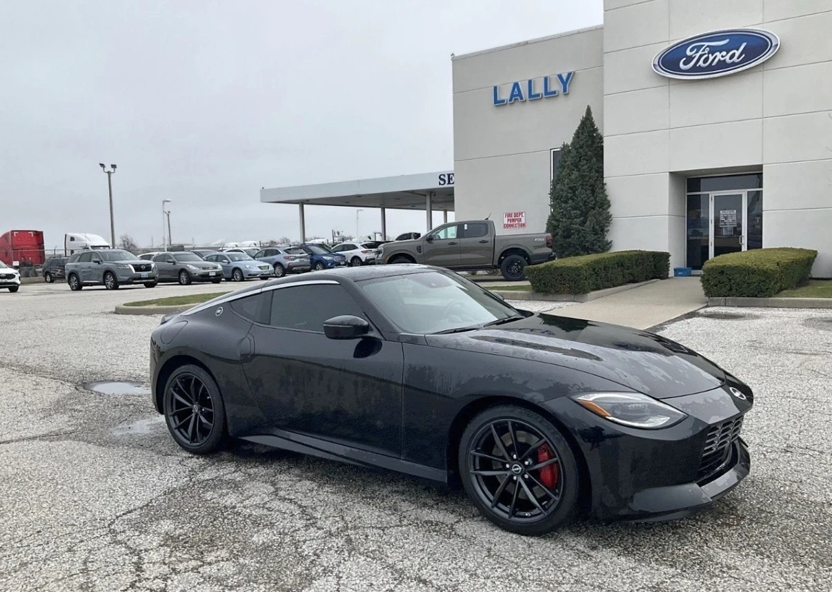 Nissan 370Z Z PERFORMANCE * РЪЧКА * БЕЗ ИНЦИДЕНТИ * ЦЕНА ДО БГ, снимка 2 - Автомобили и джипове - 54367445