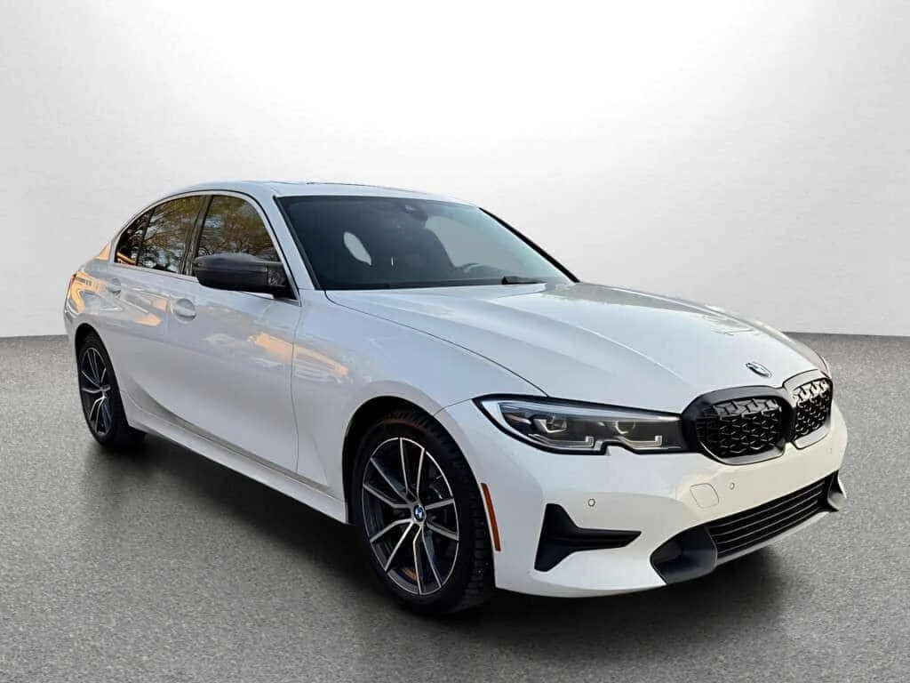 BMW 330 * i xDrive 4dr All wheel Drive Sedan Automatic * C, снимка 3 - Автомобили и джипове - 54785365