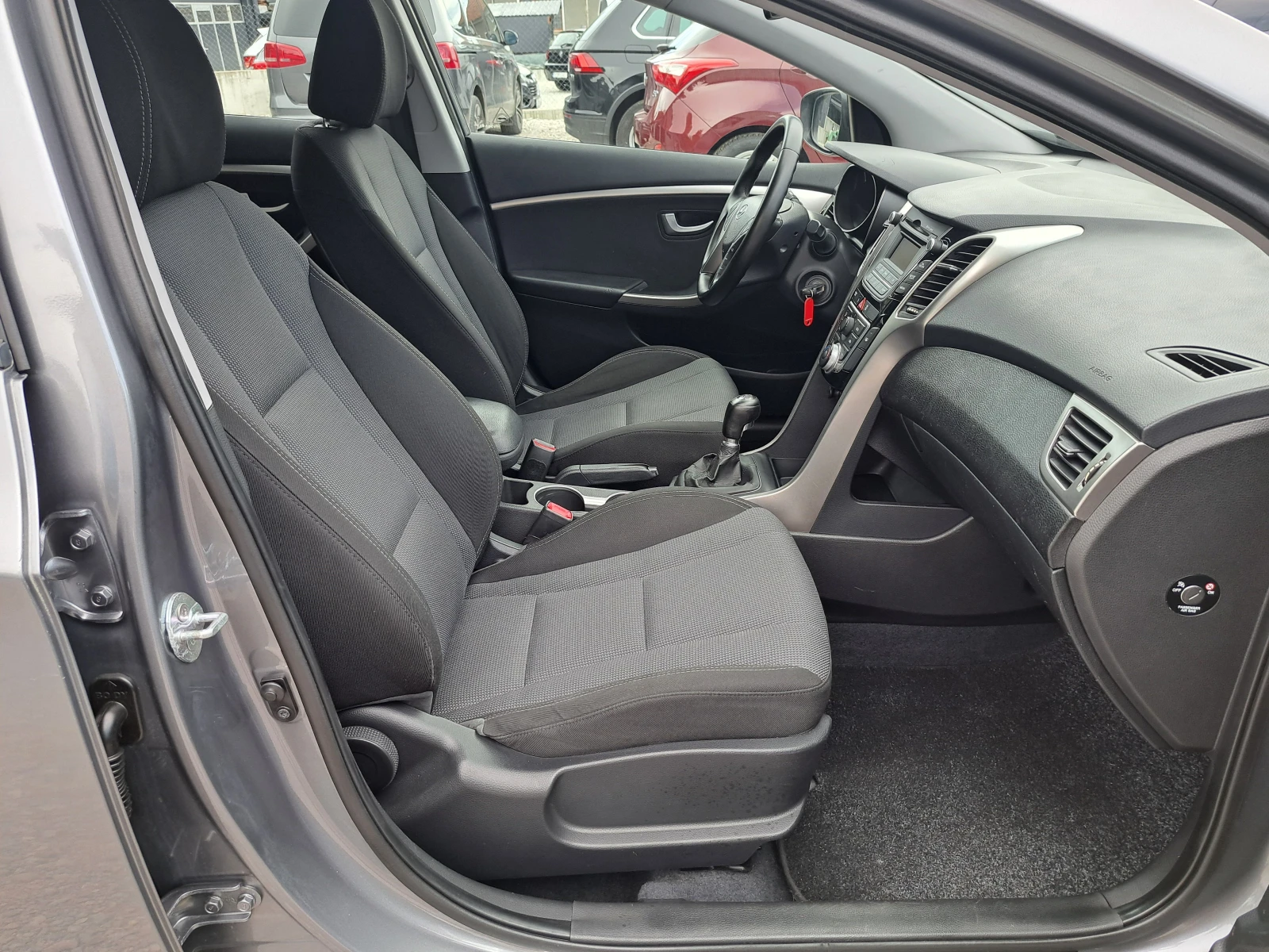 Hyundai I30 1.4i* КЛИМА* ПАРКТР* ТЕМПОМАТ* 6ск, снимка 7 - Автомобили и джипове - 54954115