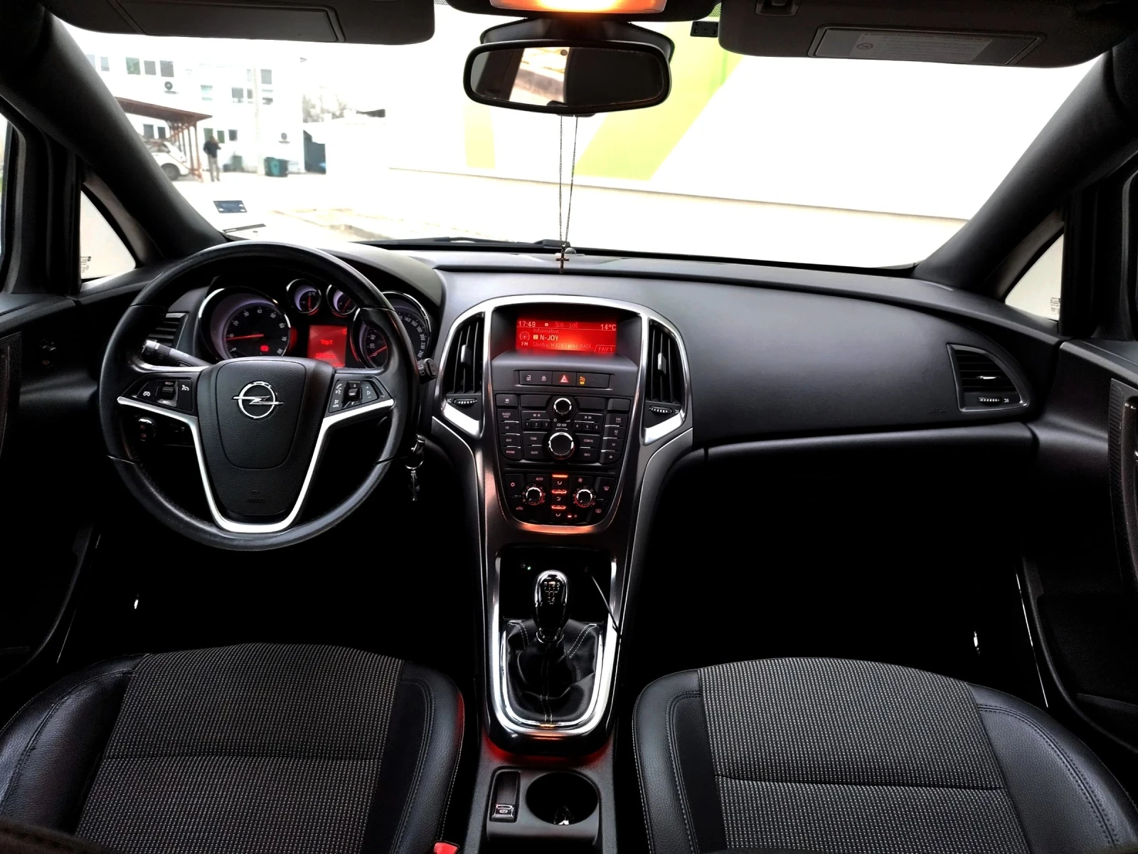 Opel Astra 1.4 LPG, снимка 8 - Автомобили и джипове - 54978339
