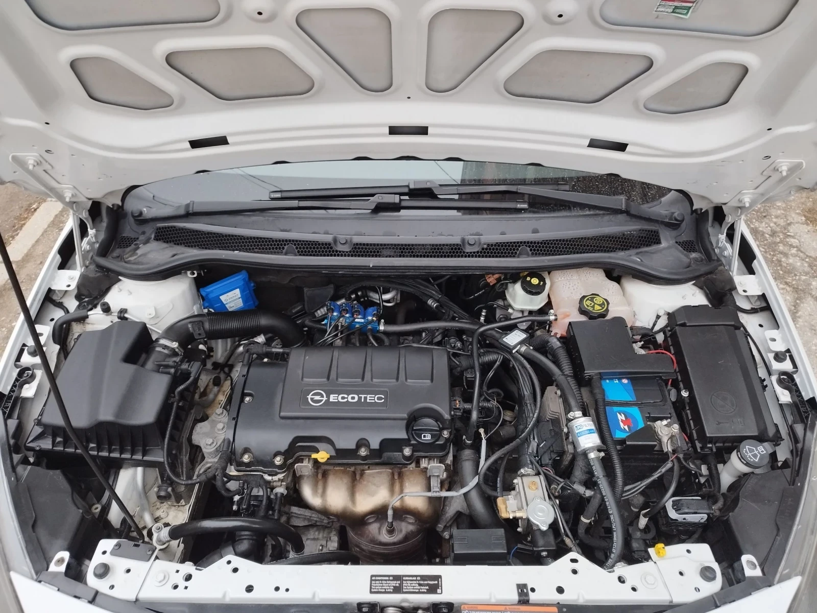 Opel Astra 1.4 LPG, снимка 11 - Автомобили и джипове - 54978339