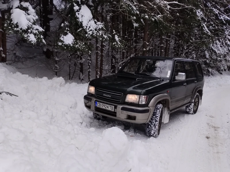 Isuzu Trooper, снимка 11 - Автомобили и джипове - 48545767