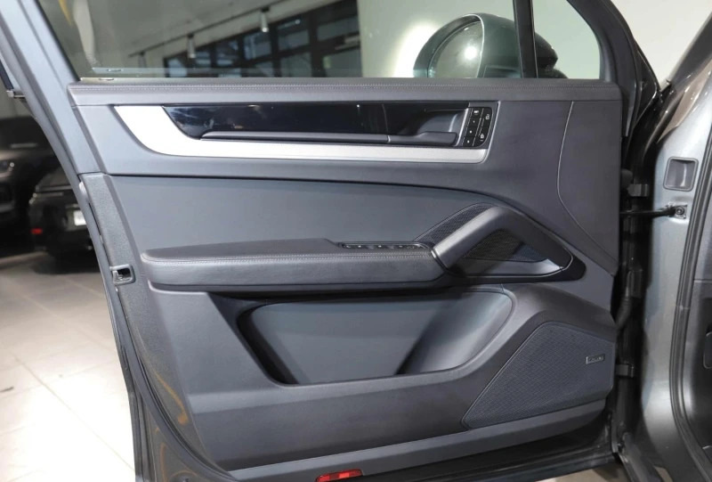 Porsche Cayenne E-HYBRID BOSE PANO SPORT-CHRONO 360, снимка 6 - Автомобили и джипове - 51773203