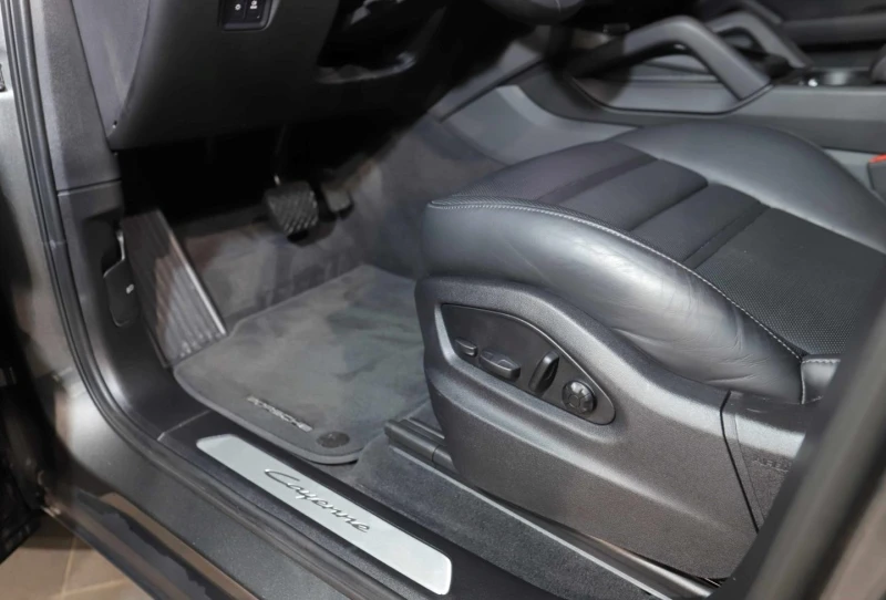 Porsche Cayenne E-HYBRID BOSE PANO SPORT-CHRONO 360, снимка 7 - Автомобили и джипове - 51773203