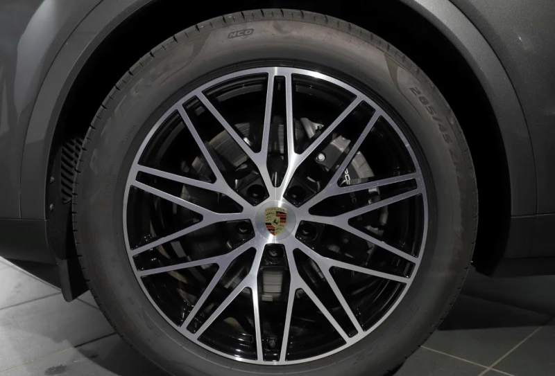 Porsche Cayenne E-HYBRID BOSE PANO SPORT-CHRONO 360, снимка 3 - Автомобили и джипове - 51773203