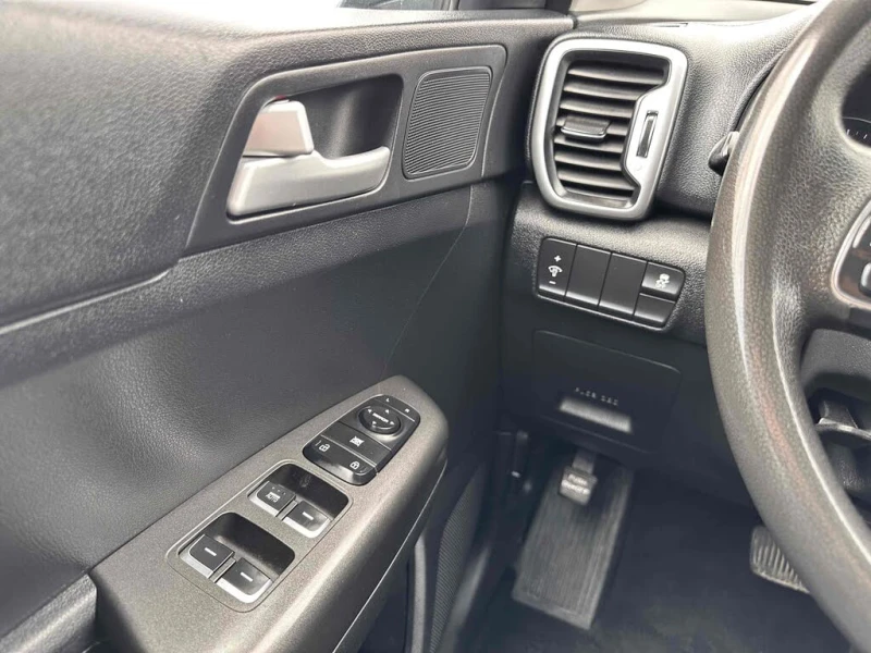 Kia Sportage * АВТО КРЕДИТ* ЦЕНА ДО БГ * СЕРВИЗНА ИСТОРИЯ * , снимка 11 - Автомобили и джипове - 52629234