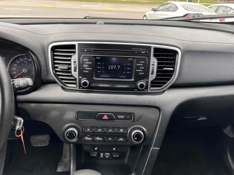 Kia Sportage * АВТО КРЕДИТ* ЦЕНА ДО БГ * СЕРВИЗНА ИСТОРИЯ * , снимка 12 - Автомобили и джипове - 52629234