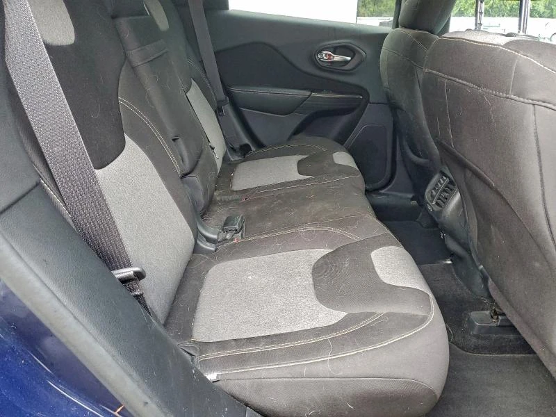 Jeep Cherokee 2.4L 4 Front-wheel Drive, снимка 3 - Автомобили и джипове - 53122150