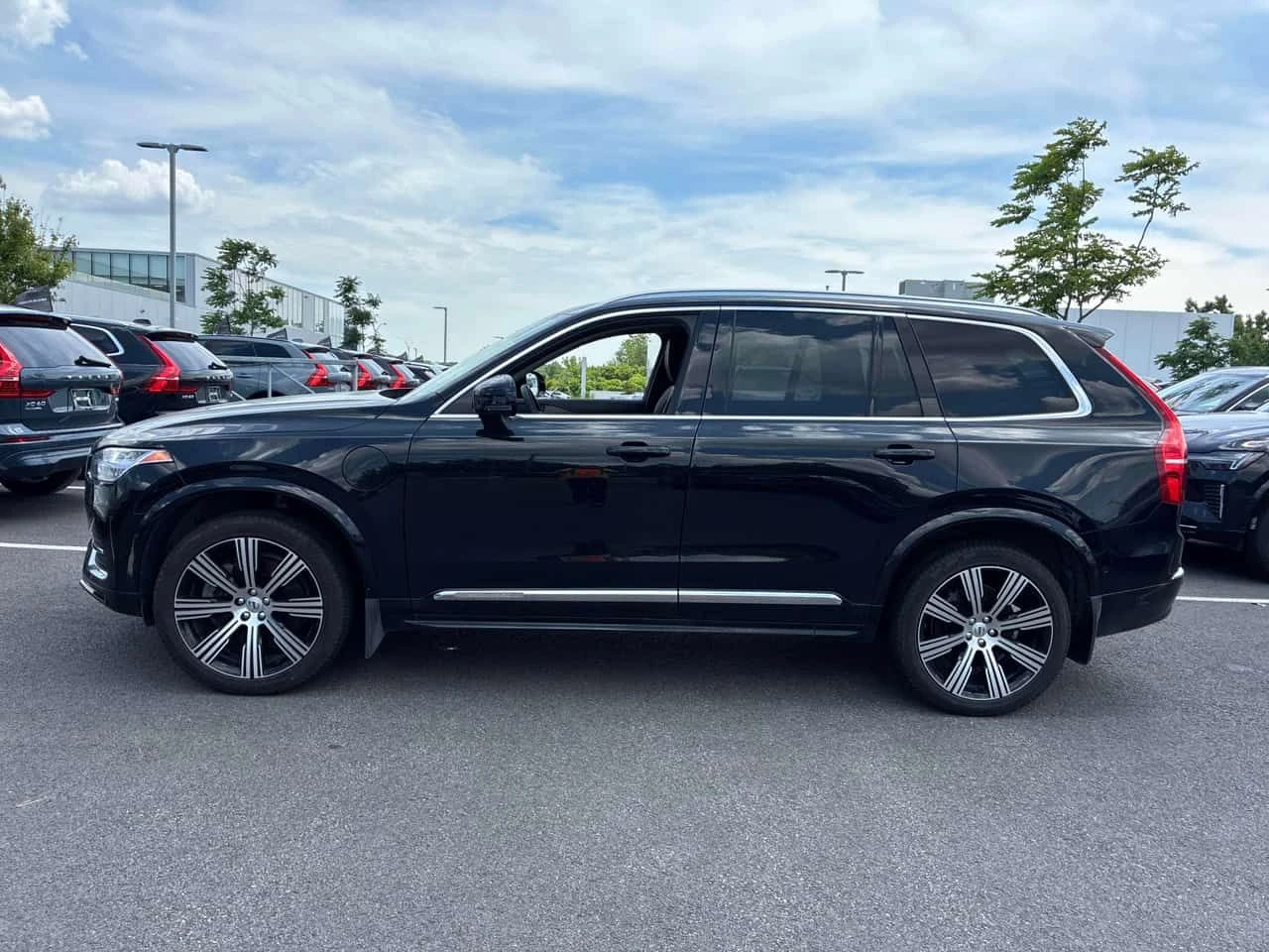 Volvo Xc90 | Ultimate Bright Theme | CARFAX | АВТОФИНАНСИРАНЕ, снимка 3 - Автомобили и джипове - 55053872