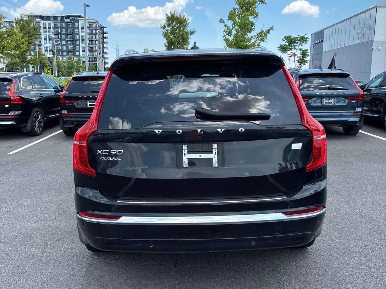 Volvo Xc90 | Ultimate Bright Theme | CARFAX | АВТОФИНАНСИРАНЕ, снимка 4 - Автомобили и джипове - 55053872