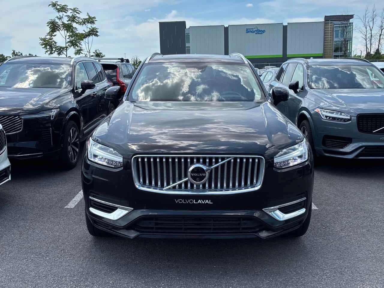 Volvo Xc90 | Ultimate Bright Theme | CARFAX | АВТОФИНАНСИРАНЕ, снимка 2 - Автомобили и джипове - 55053872