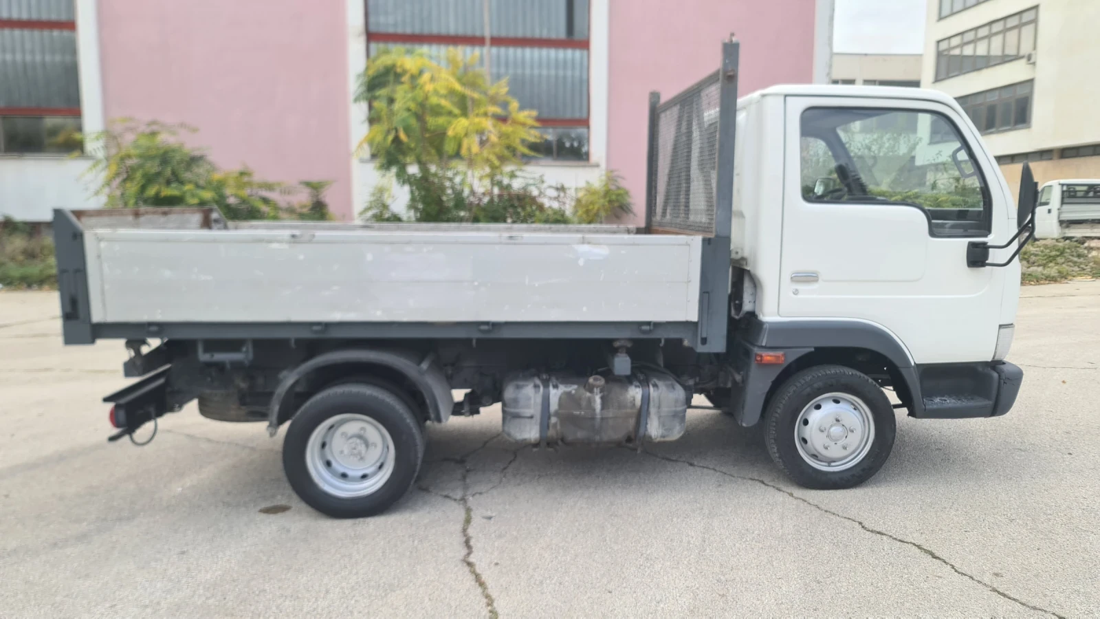 Nissan Capstar 3.0D 120kc. Тристранен самосвал - изображение 3
