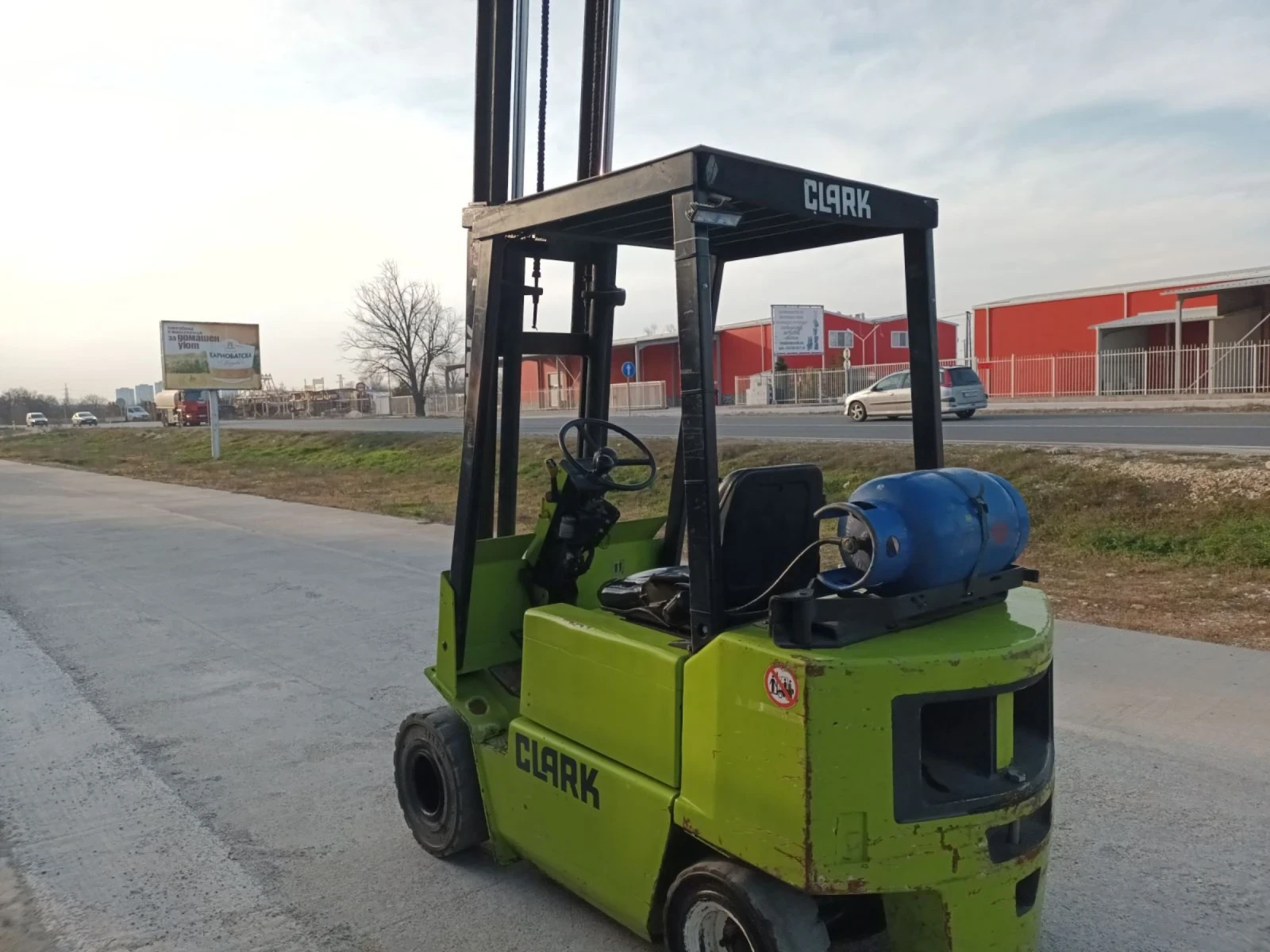 ������� Clark | Mobile.bg � ����������� 2