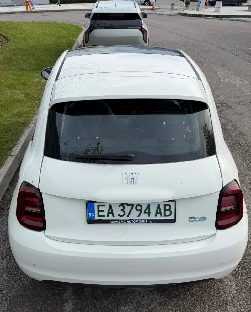 Fiat 500 E Icon, CarPlay, Camera, Sunroof, Heated seats, снимка 8 - Автомобили и джипове - 52375388