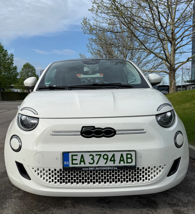 Fiat 500 E Icon, CarPlay, Camera, Sunroof, Heated seats, снимка 4 - Автомобили и джипове - 52375388