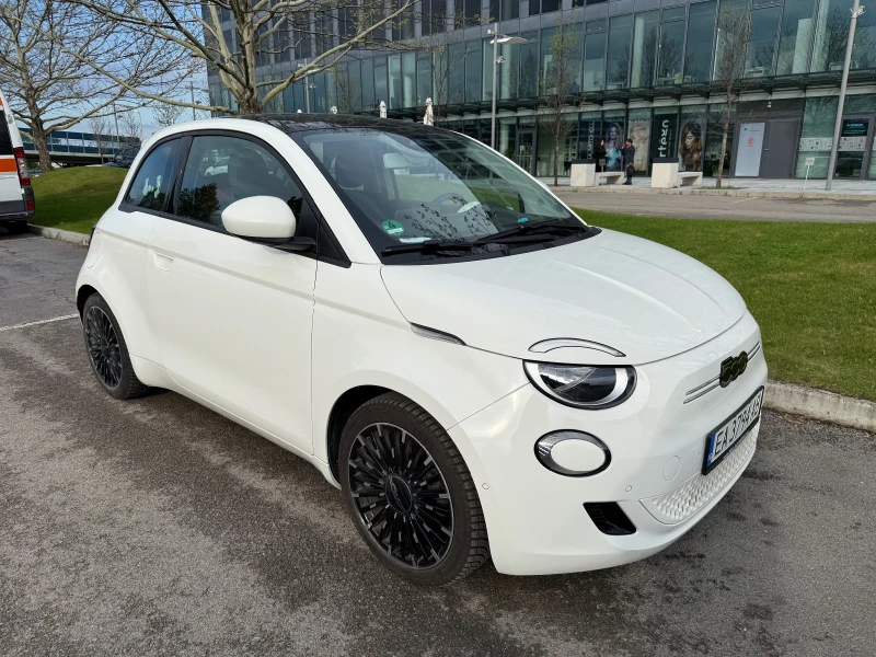 Fiat 500 E Icon, CarPlay, Camera, Sunroof, Heated seats, снимка 10 - Автомобили и джипове - 52375388