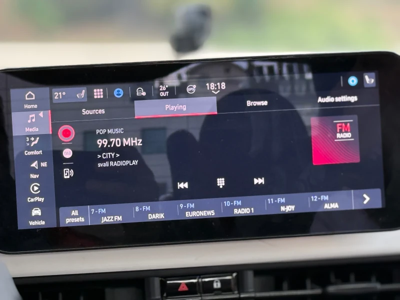 Fiat 500 E Icon, CarPlay, Camera, Sunroof, Heated seats, снимка 13 - Автомобили и джипове - 52375388