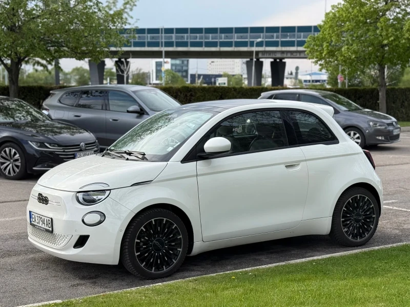 Fiat 500 E Icon, CarPlay, Camera, Sunroof, Heated seats, снимка 3 - Автомобили и джипове - 52375388