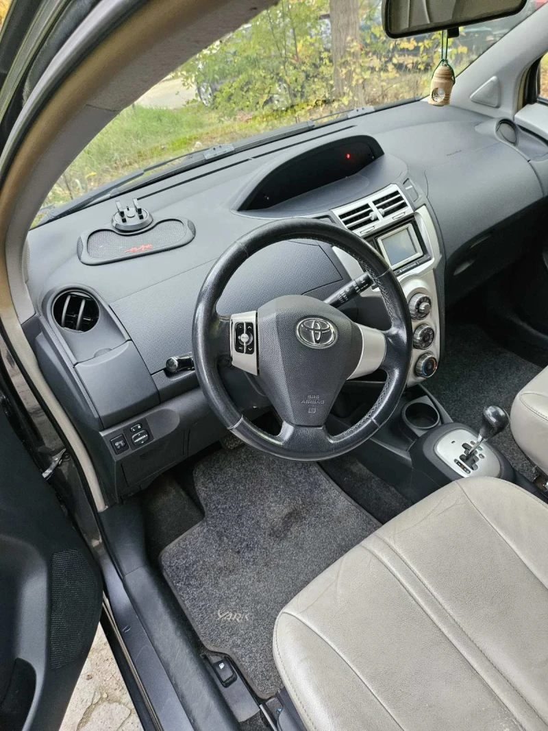 Toyota Yaris Бензин 1.3, снимка 4 - Автомобили и джипове - 52280940