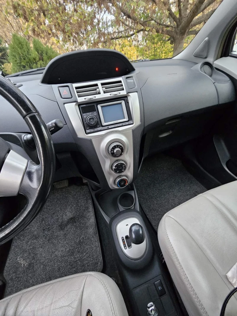 Toyota Yaris Бензин 1.3, снимка 6 - Автомобили и джипове - 52280940