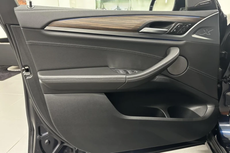 BMW iX3, снимка 4 - Автомобили и джипове - 52398863