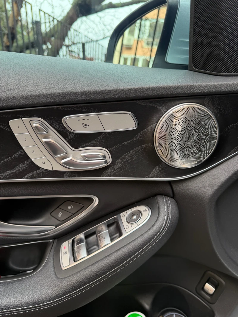 Mercedes-Benz C 300 AMG Line , снимка 11 - Автомобили и джипове - 53411085
