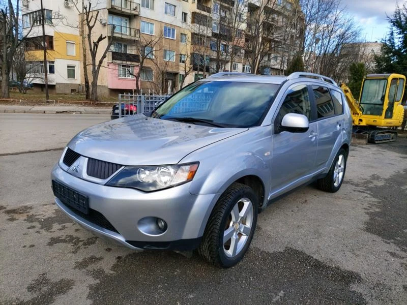 Mitsubishi Outlander 2.0D 140kc. 4x4 7 местен, снимка 3 - Автомобили и джипове - 41645896