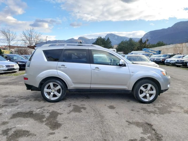 Mitsubishi Outlander 2.0D 140kc. 4x4 7 местен, снимка 4 - Автомобили и джипове - 41645896